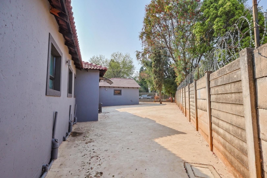 6 Bedroom Property for Sale in Meyerspark Gauteng