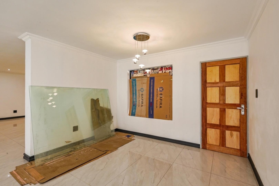 6 Bedroom Property for Sale in Meyerspark Gauteng