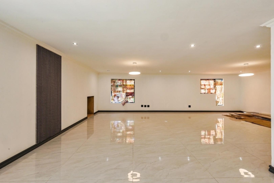 6 Bedroom Property for Sale in Meyerspark Gauteng