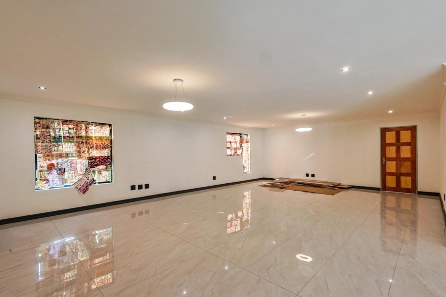 6 Bedroom Property for Sale in Meyerspark Gauteng