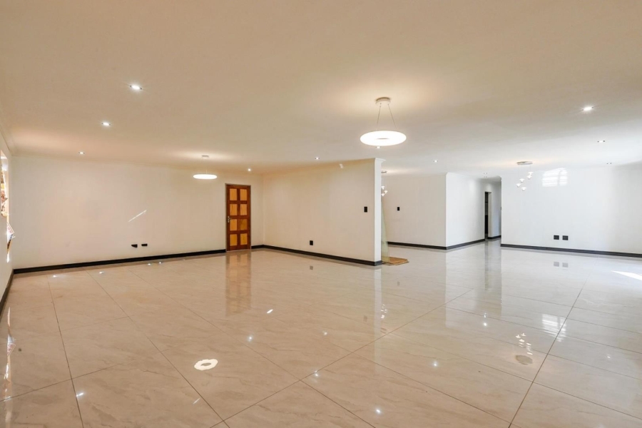 6 Bedroom Property for Sale in Meyerspark Gauteng