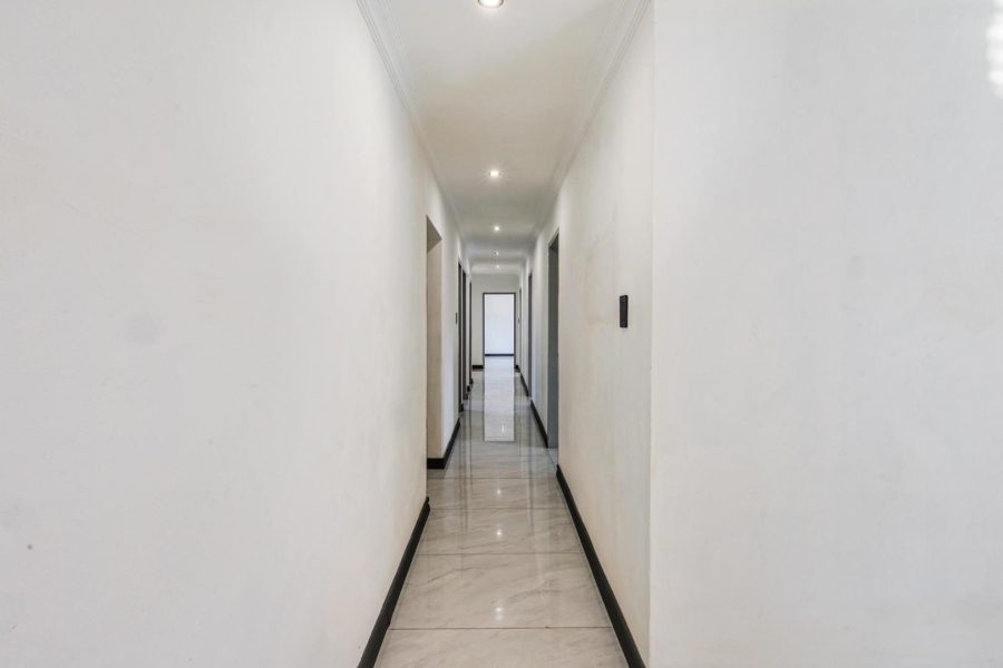 6 Bedroom Property for Sale in Meyerspark Gauteng