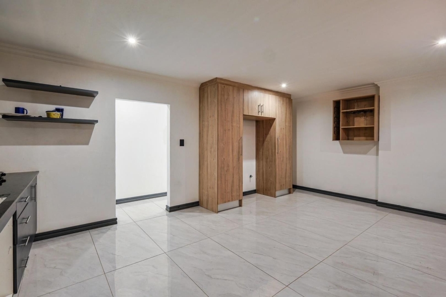 6 Bedroom Property for Sale in Meyerspark Gauteng