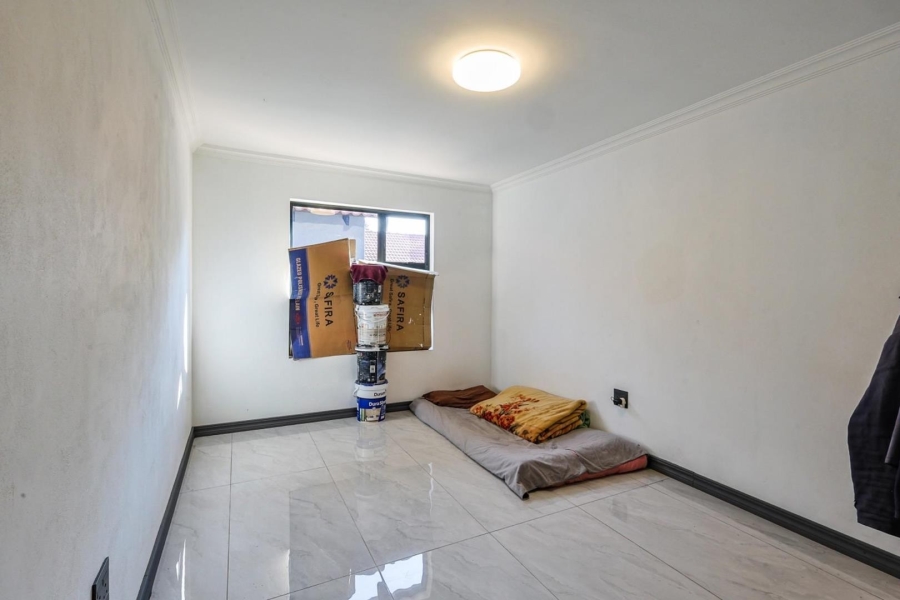 6 Bedroom Property for Sale in Meyerspark Gauteng