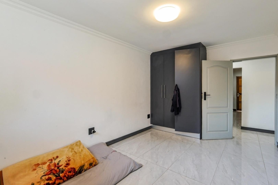 6 Bedroom Property for Sale in Meyerspark Gauteng