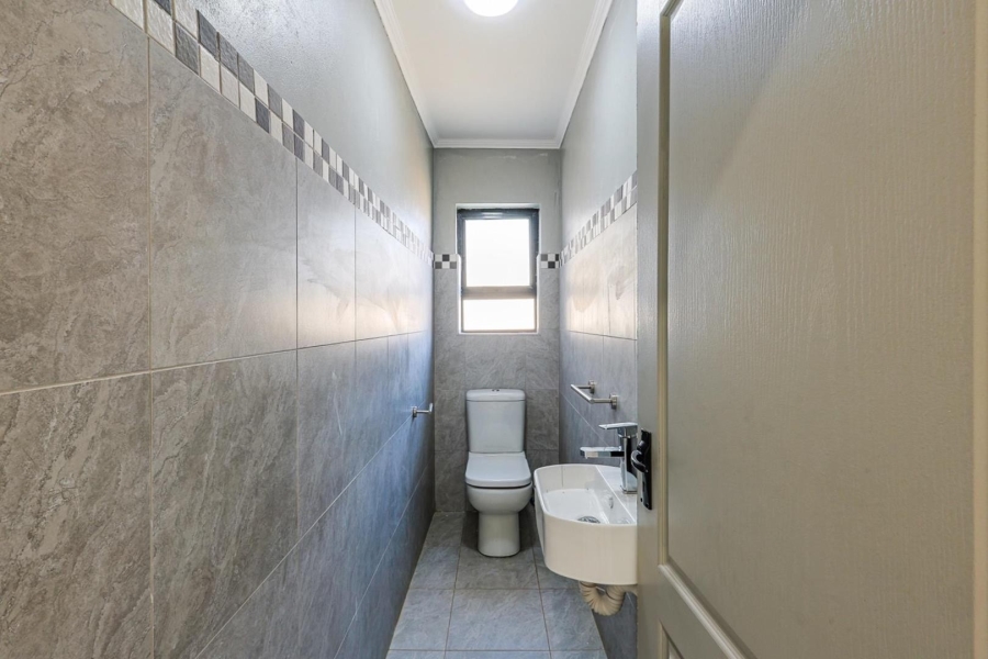 6 Bedroom Property for Sale in Meyerspark Gauteng