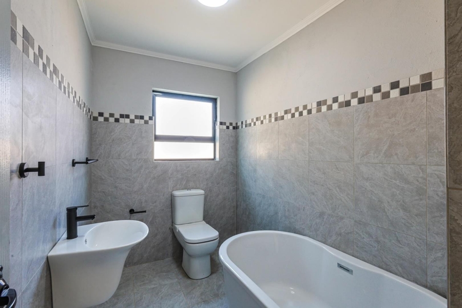 6 Bedroom Property for Sale in Meyerspark Gauteng