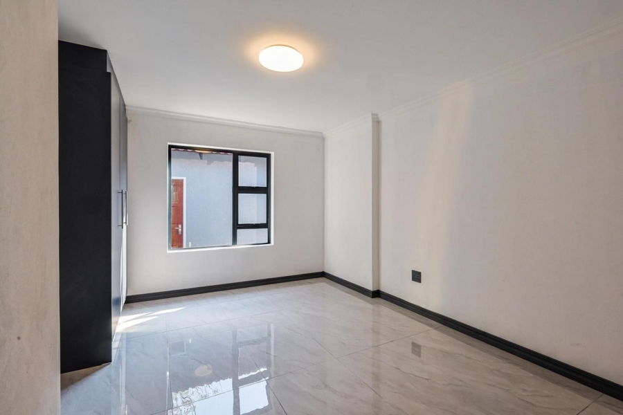 6 Bedroom Property for Sale in Meyerspark Gauteng