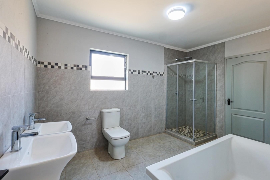 6 Bedroom Property for Sale in Meyerspark Gauteng