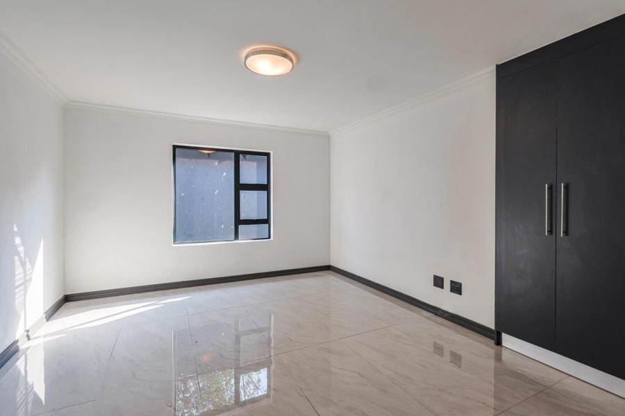 6 Bedroom Property for Sale in Meyerspark Gauteng