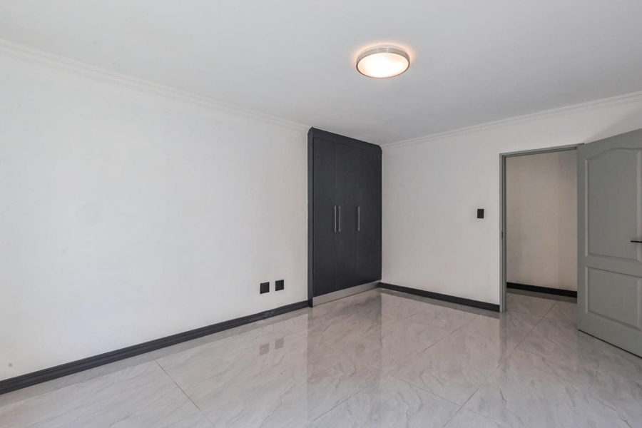 6 Bedroom Property for Sale in Meyerspark Gauteng