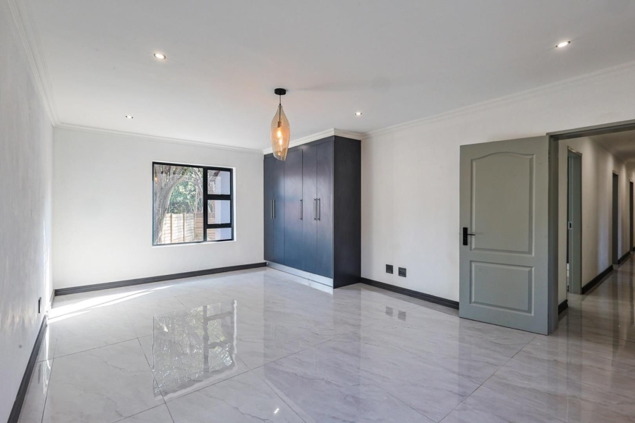 6 Bedroom Property for Sale in Meyerspark Gauteng