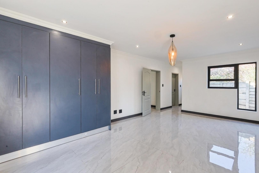 6 Bedroom Property for Sale in Meyerspark Gauteng