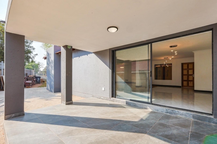 6 Bedroom Property for Sale in Meyerspark Gauteng