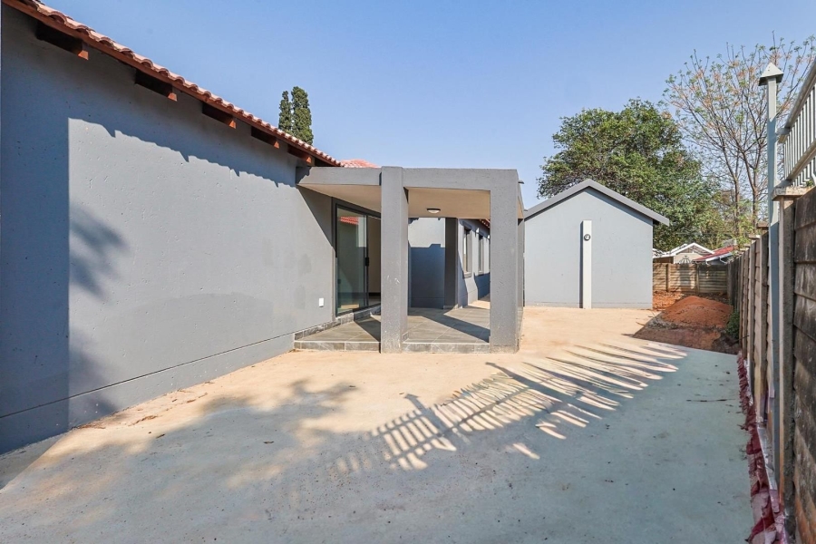 6 Bedroom Property for Sale in Meyerspark Gauteng