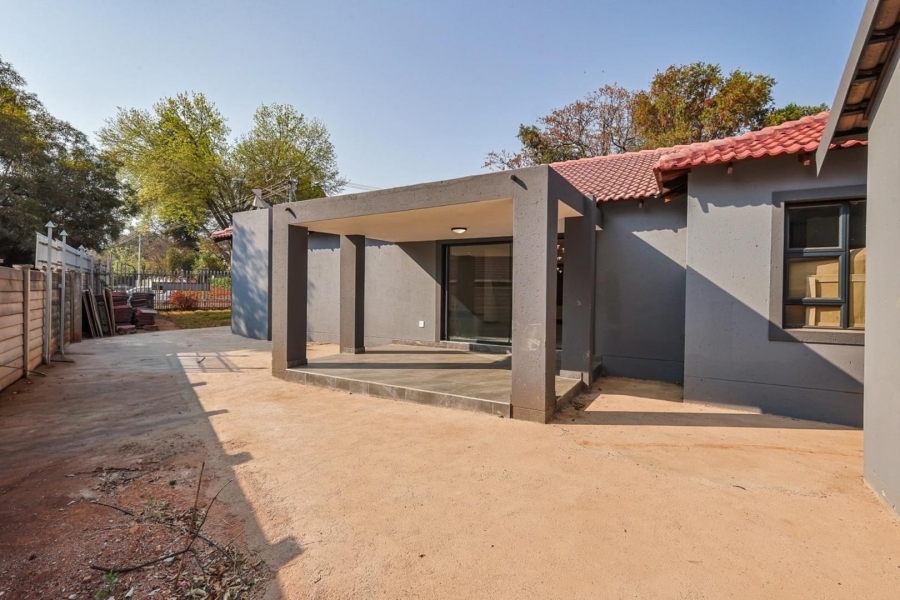 6 Bedroom Property for Sale in Meyerspark Gauteng