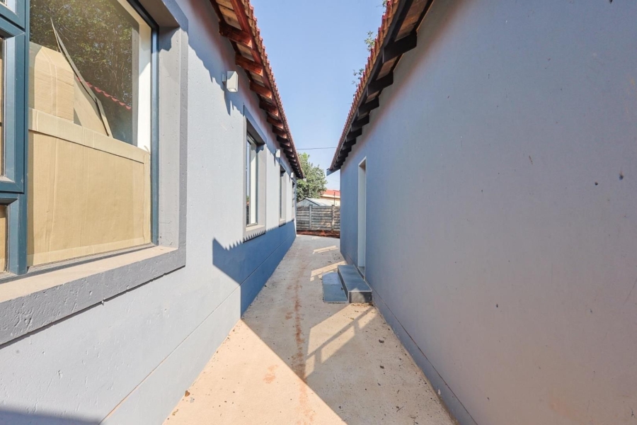 6 Bedroom Property for Sale in Meyerspark Gauteng