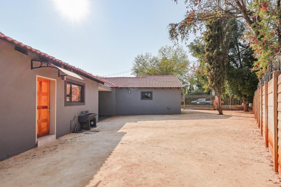 6 Bedroom Property for Sale in Meyerspark Gauteng