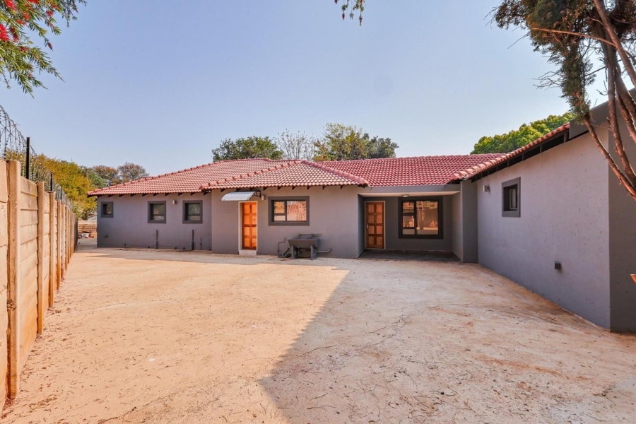 6 Bedroom Property for Sale in Meyerspark Gauteng