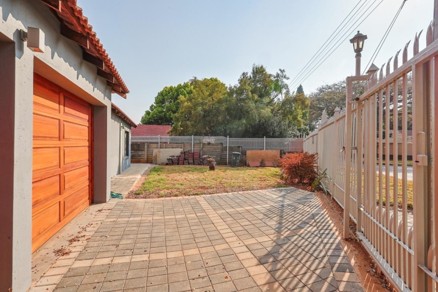 6 Bedroom Property for Sale in Meyerspark Gauteng