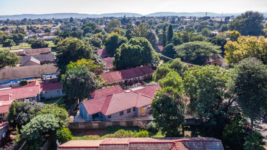 6 Bedroom Property for Sale in Meyerspark Gauteng