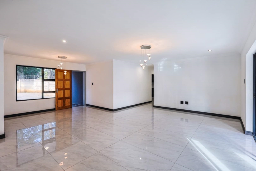 6 Bedroom Property for Sale in Meyerspark Gauteng