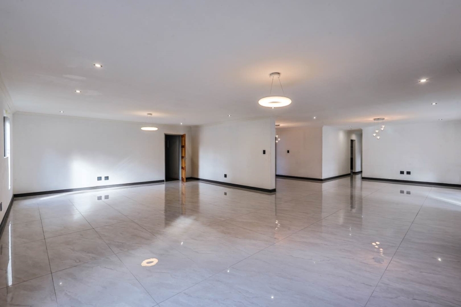 6 Bedroom Property for Sale in Meyerspark Gauteng