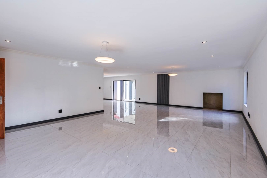 6 Bedroom Property for Sale in Meyerspark Gauteng