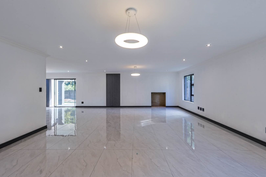 6 Bedroom Property for Sale in Meyerspark Gauteng