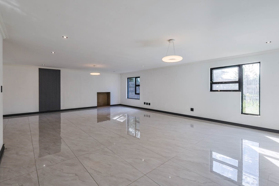 6 Bedroom Property for Sale in Meyerspark Gauteng