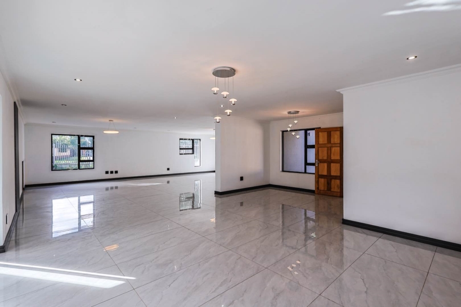 6 Bedroom Property for Sale in Meyerspark Gauteng