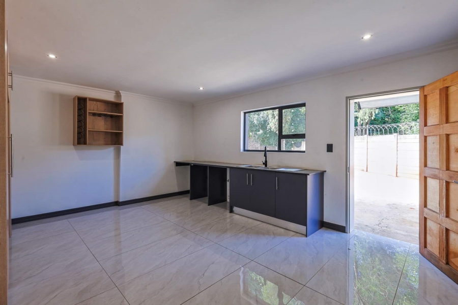 6 Bedroom Property for Sale in Meyerspark Gauteng