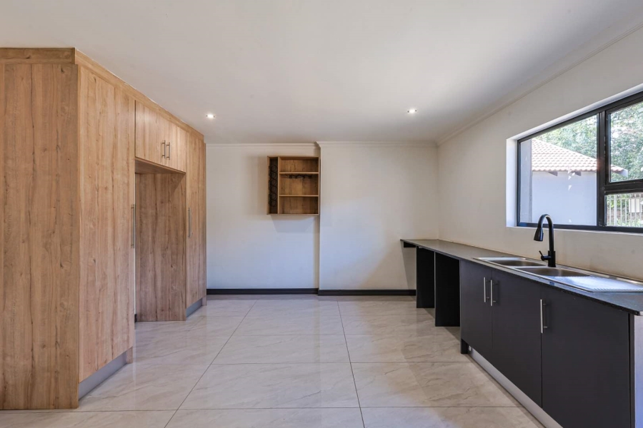 6 Bedroom Property for Sale in Meyerspark Gauteng