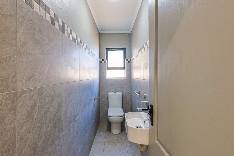 6 Bedroom Property for Sale in Meyerspark Gauteng