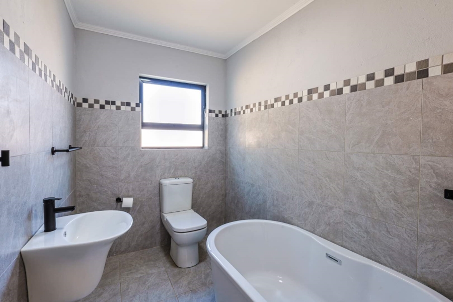6 Bedroom Property for Sale in Meyerspark Gauteng