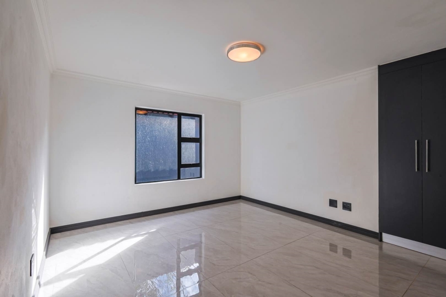 6 Bedroom Property for Sale in Meyerspark Gauteng