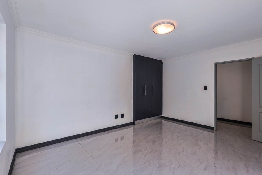 6 Bedroom Property for Sale in Meyerspark Gauteng
