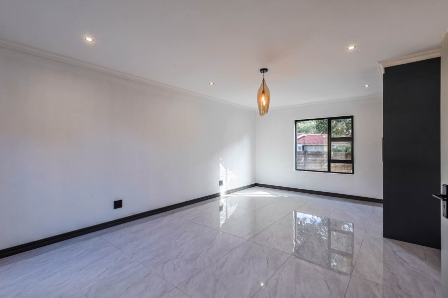 6 Bedroom Property for Sale in Meyerspark Gauteng