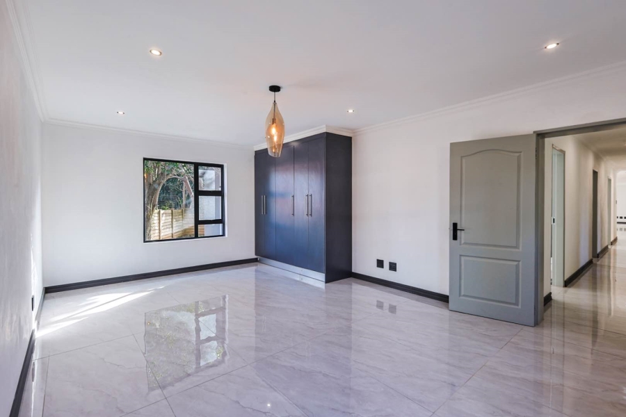 6 Bedroom Property for Sale in Meyerspark Gauteng