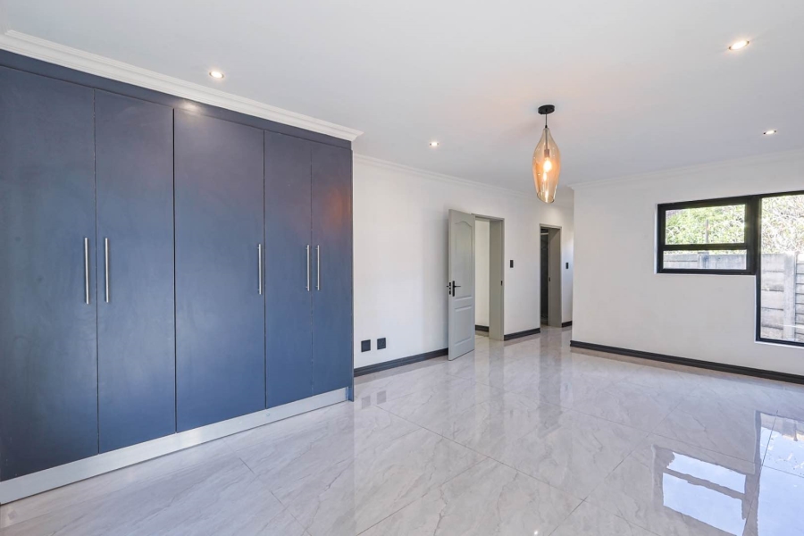 6 Bedroom Property for Sale in Meyerspark Gauteng