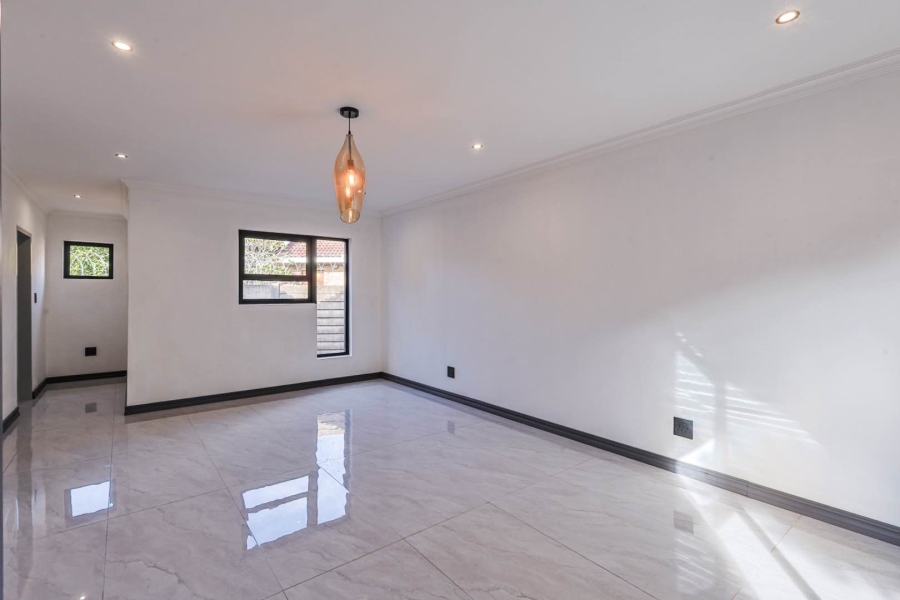 6 Bedroom Property for Sale in Meyerspark Gauteng
