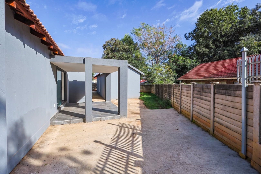 6 Bedroom Property for Sale in Meyerspark Gauteng