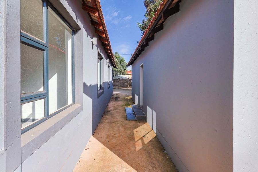 6 Bedroom Property for Sale in Meyerspark Gauteng
