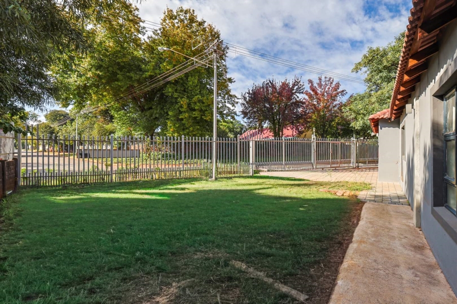 6 Bedroom Property for Sale in Meyerspark Gauteng