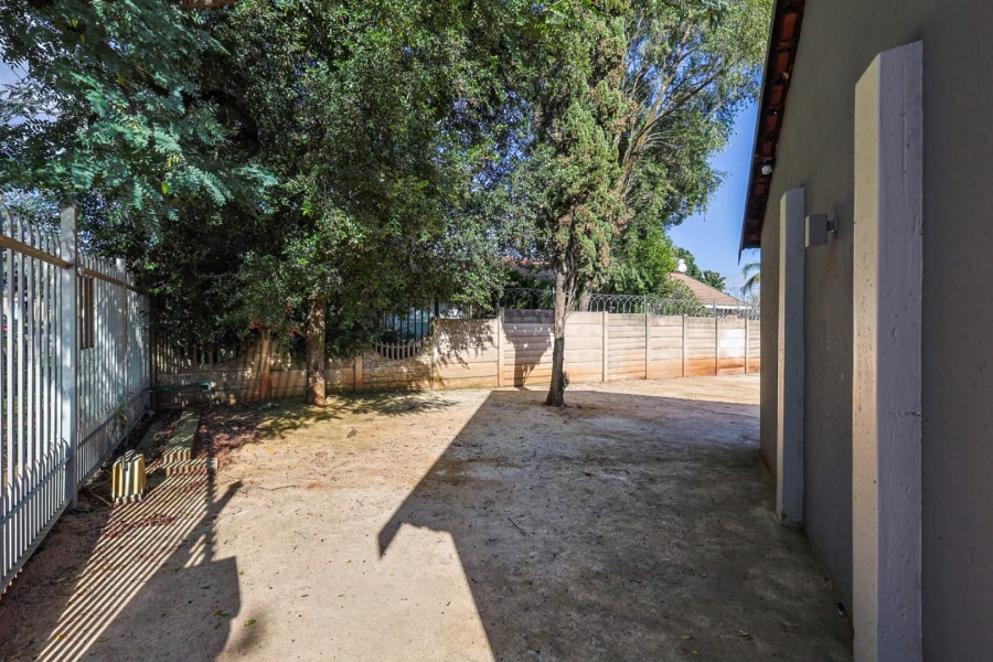 6 Bedroom Property for Sale in Meyerspark Gauteng
