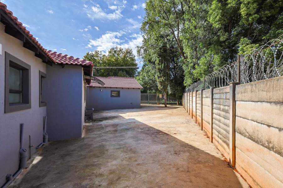 6 Bedroom Property for Sale in Meyerspark Gauteng