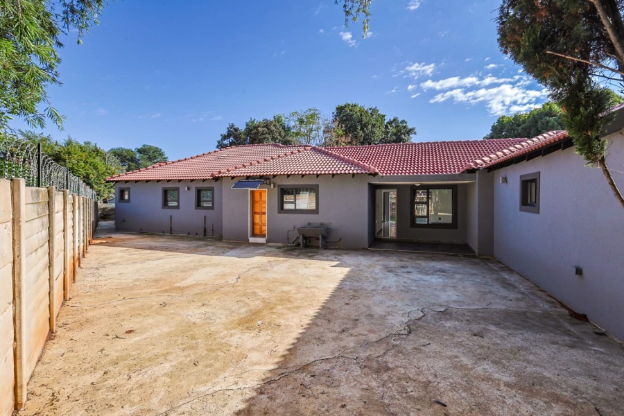 6 Bedroom Property for Sale in Meyerspark Gauteng
