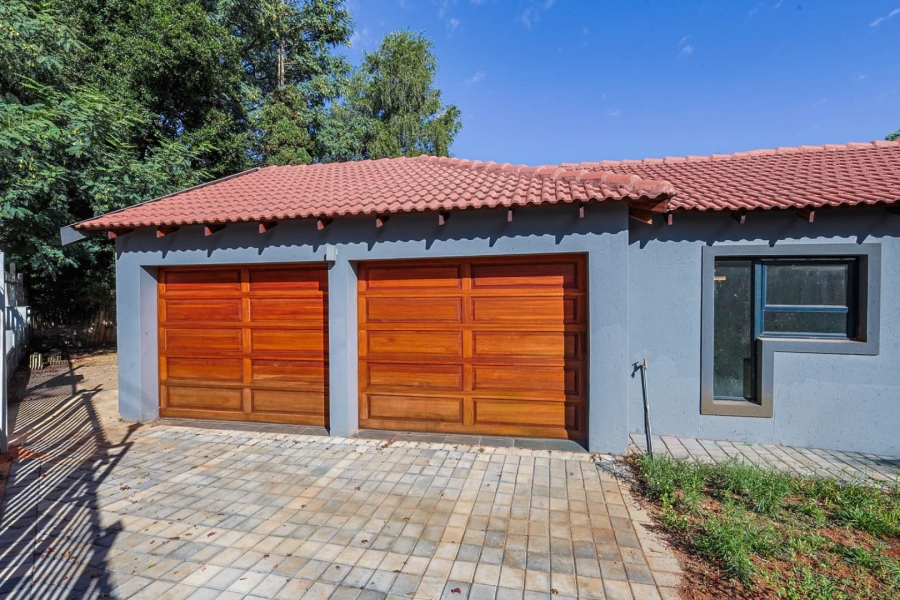 6 Bedroom Property for Sale in Meyerspark Gauteng