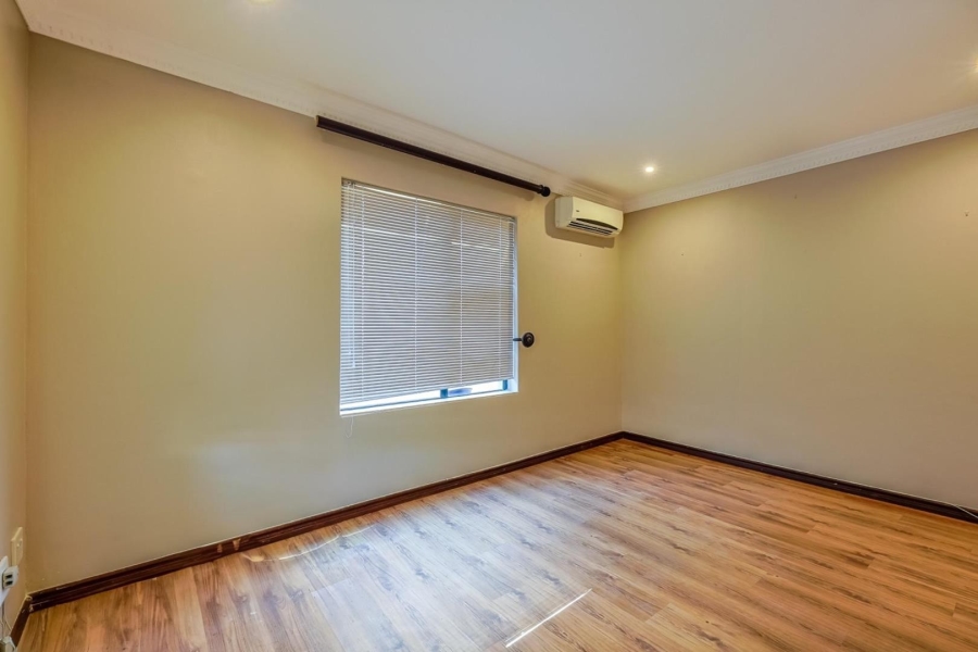 5 Bedroom Property for Sale in Willow Acres Gauteng