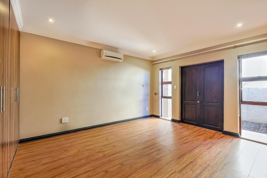 5 Bedroom Property for Sale in Willow Acres Gauteng